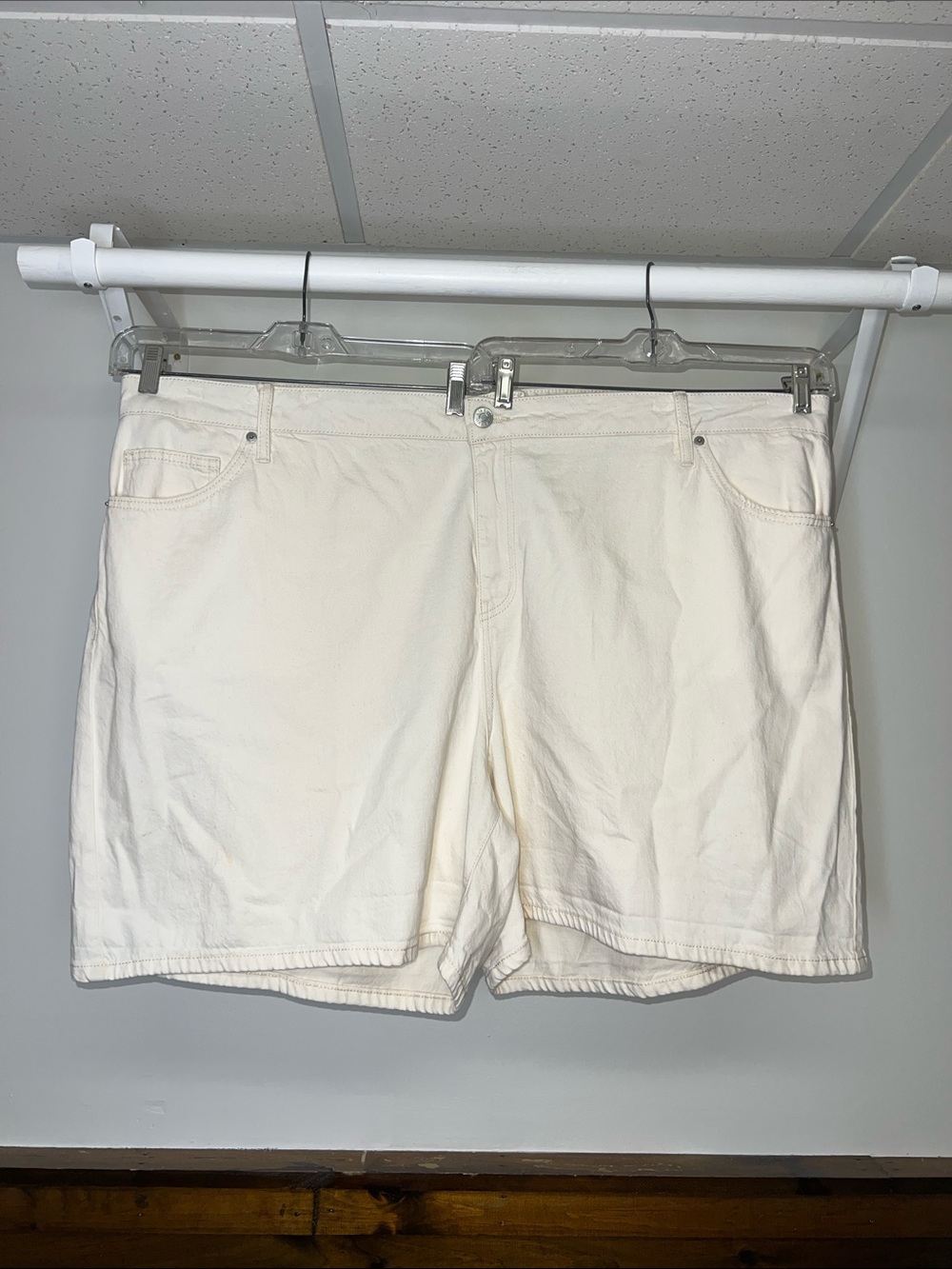 Ava & Viv Cream Colored Denim Shorts- 26